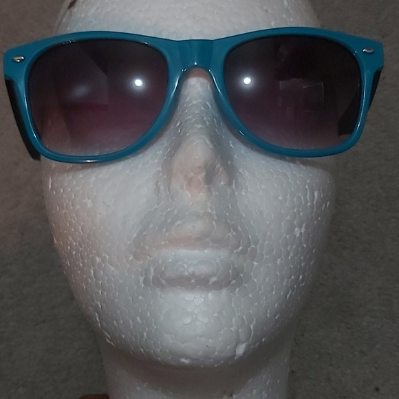 Sunglasses - Picture 9 of 16